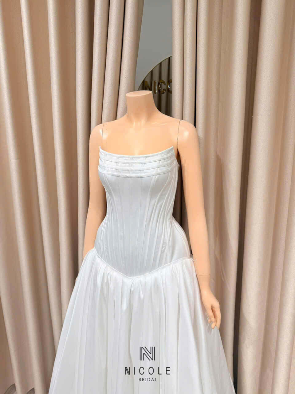 Nicole Bridal - Váy cưới hạ eo hình 10