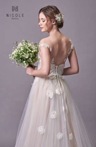 Váy cưới dáng chữ A Lily (18LA406)