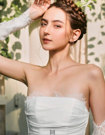 Chọn váy cưới đi bàn phù hợp cho cô dâu sành điệu