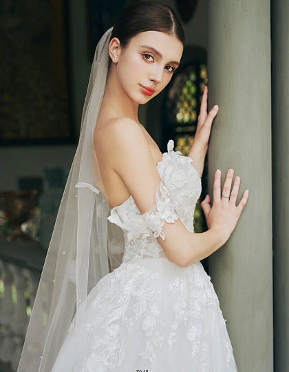 Áo cưới đi bưng mâm sang trọng