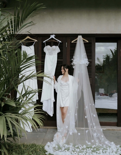 Góc giải đáp: Nên chọn váy cưới trước hay lúp cưới trước?