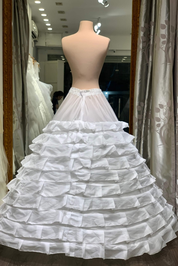 Tùng váy cưới công chúa