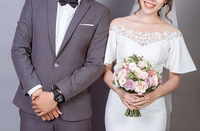 Gói chụp ảnh cưới để cổng trong Studio
