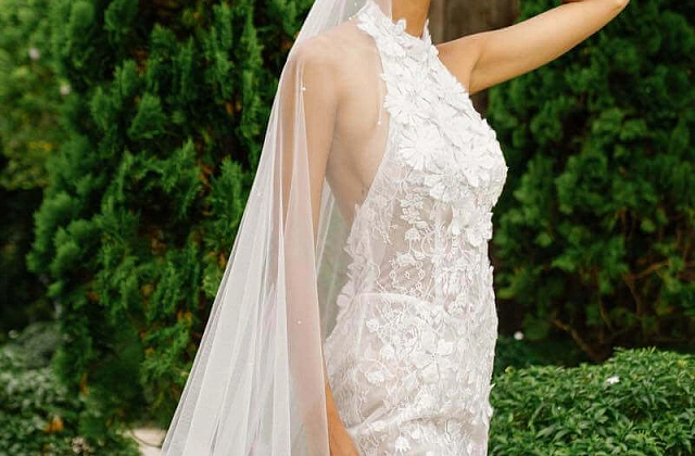 Cách đính ren, ngọc trai và pha lê vào lúp cưới handmade