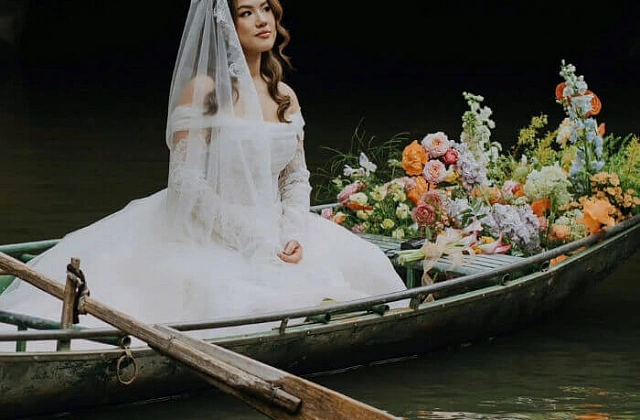 Váy cưới thiết kế riêng cho lễ cưới Elopement giữa núi rừng Ninh Bình của cô dâu Catherine