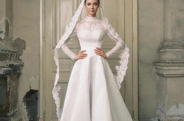 High-neck Wedding Dress - Elegant and Sophisticated Beauty for the modern Bride