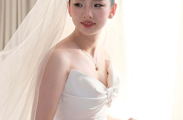 Phối lúp cưới với váy cưới – Bí quyết để cô dâu tỏa sáng trọn vẹn