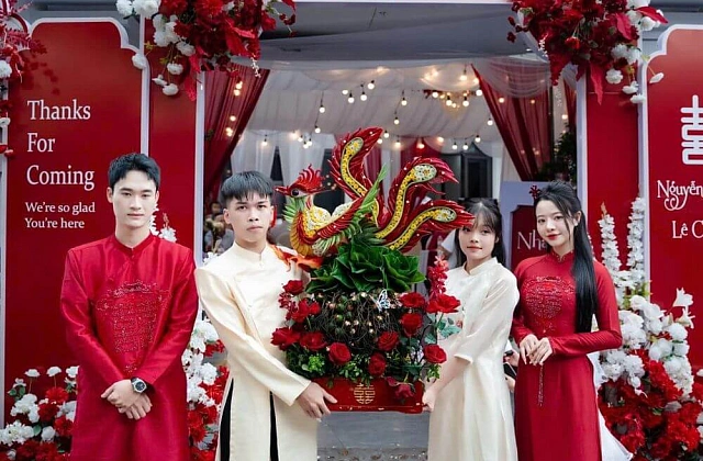 Lựa Chọn Trang Phục Đám Hỏi Cho Cô Dâu, Chú Rể