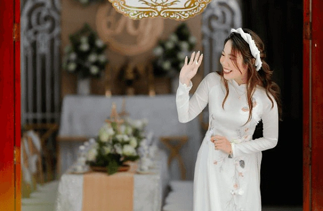 Mách nhỏ kinh nghiệm may áo dài cưới cho cô dâu lùn