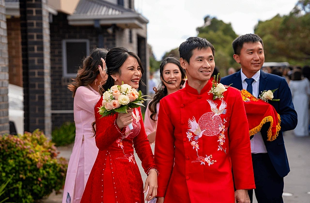 Hành trình thiết kế Tà áo dài truyền thống và Áo cưới cô dâu Mai Tính (Australia)