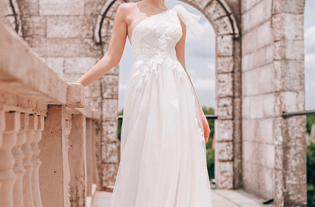 Collection of beautiful and feminine asymmetric wedding dresses for the latest brides 2023