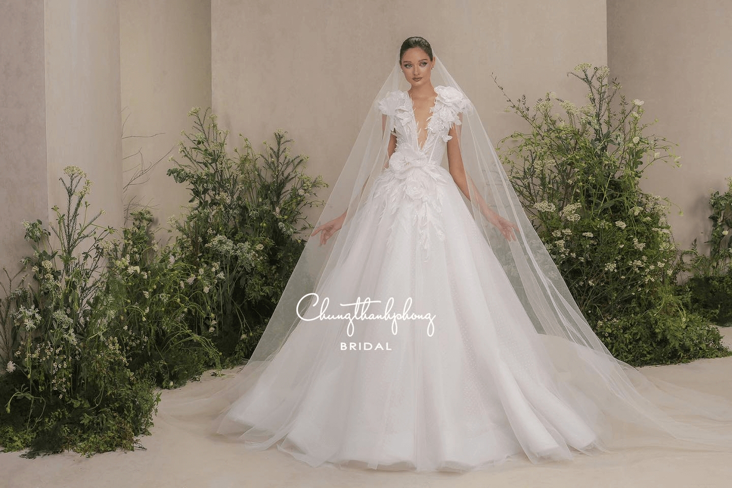 Buy luxury ready-to-wear wedding dresses 10