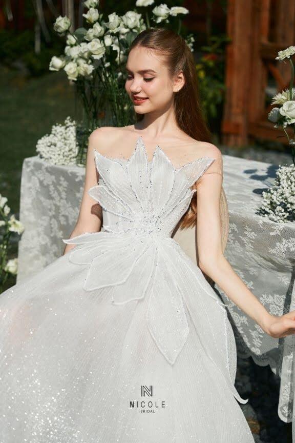 Nicole Bridal - Váy cưới cho cô dâu ngực lép hình 11
