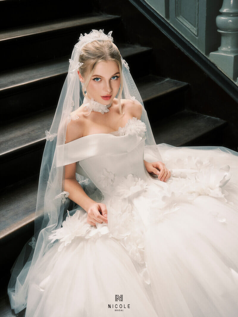 Nicole Bridal - Váy cưới trễ vai hình 21