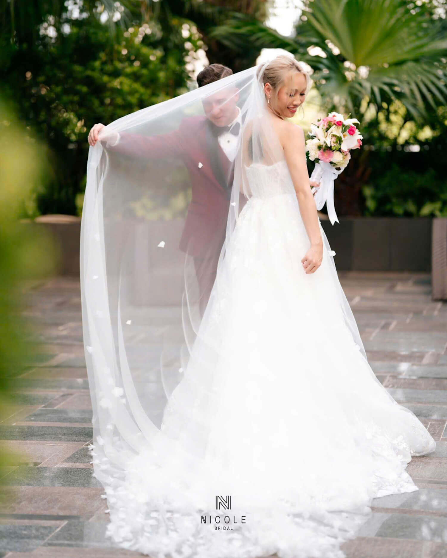 Nicole Bridal - lúp cưới cho tiệc cưới ngoài trời hình 1