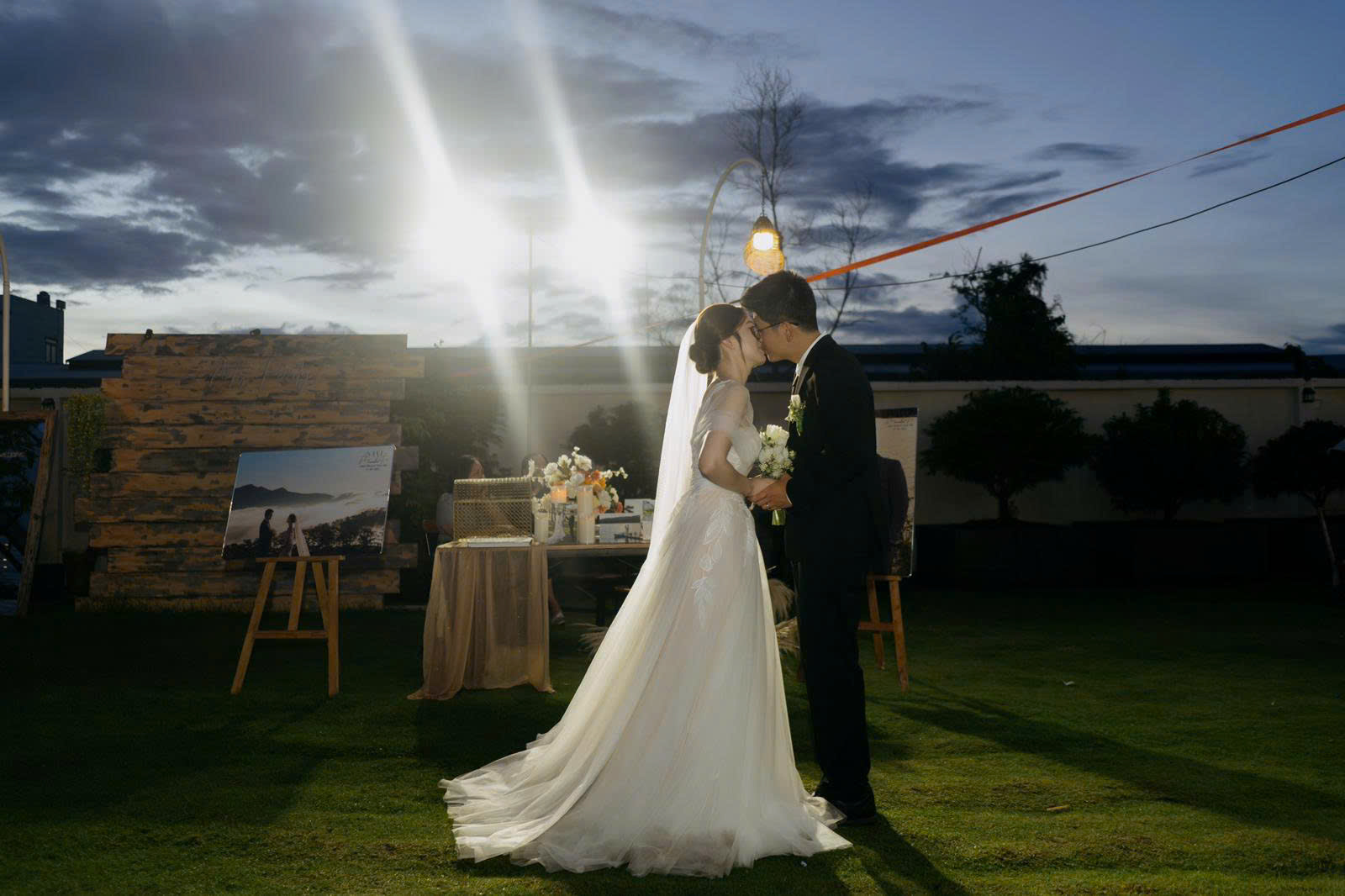 Nicolebrides - Kiều Thư
