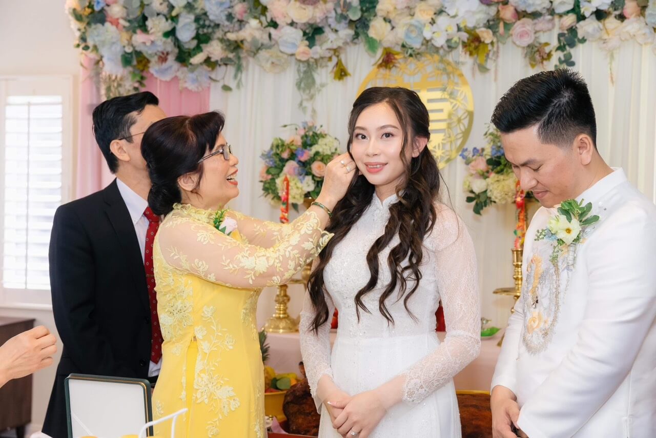 Nicolebrides - Trân Phạm 1