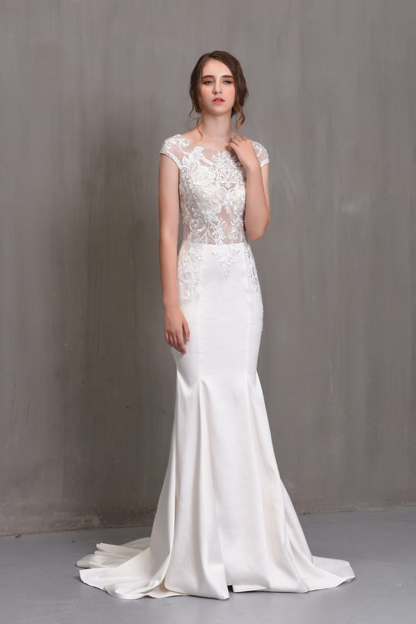áo cưới đuôi cá màu trắng Rosa