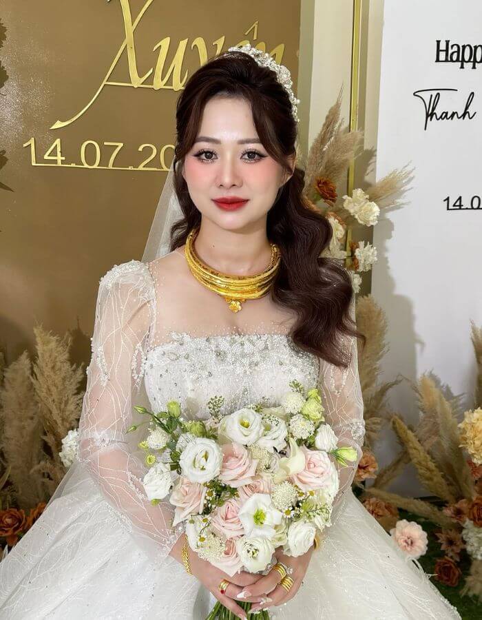 Chi phí trang điểm cô dâu