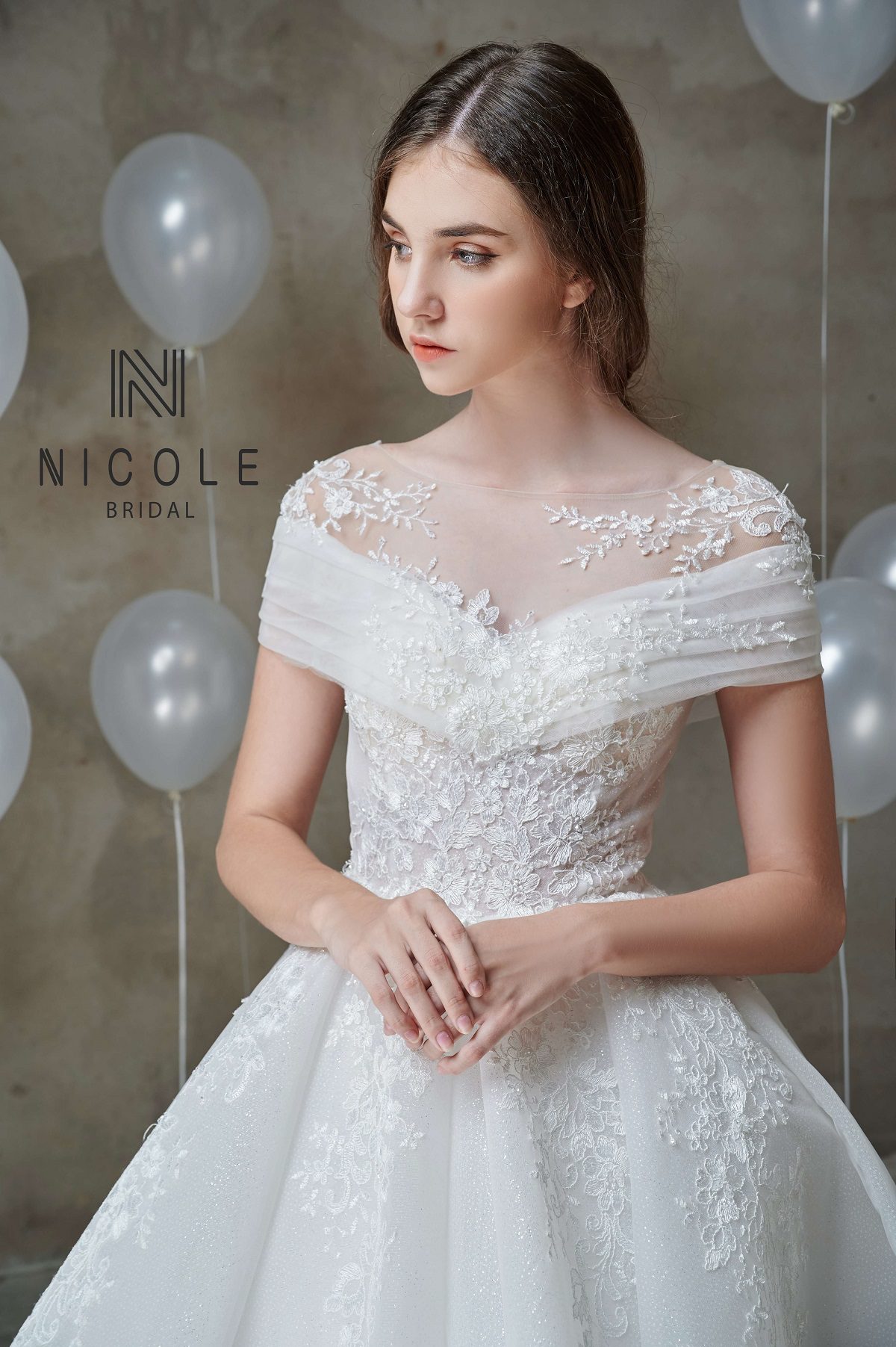 váy cưới cúp ngực tim