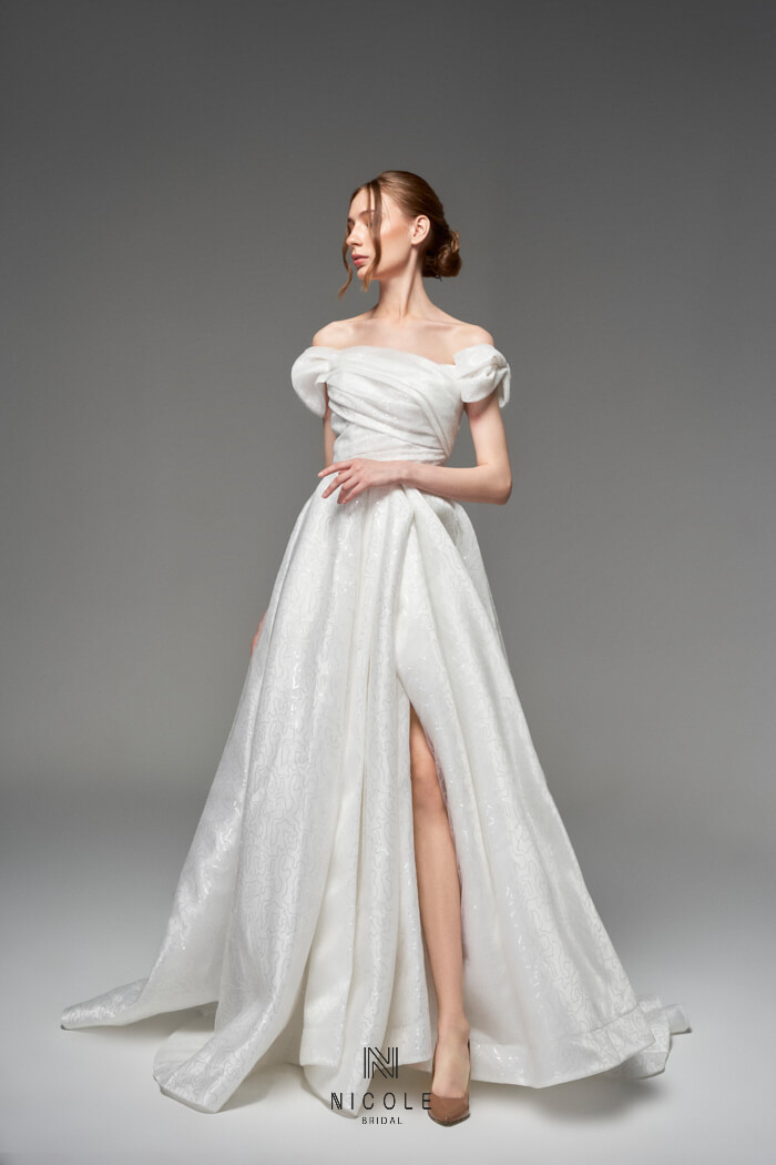 Váy cưới xẻ tà - Hình 5
