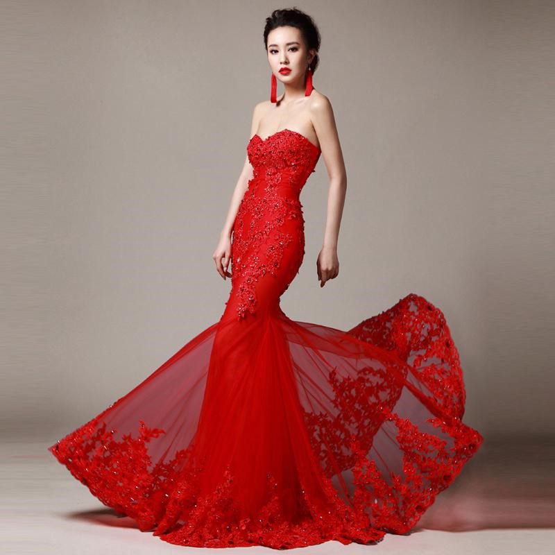 áo cưới đuôi cá màu đỏ