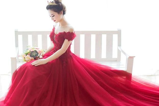áo cưới màu đỏ