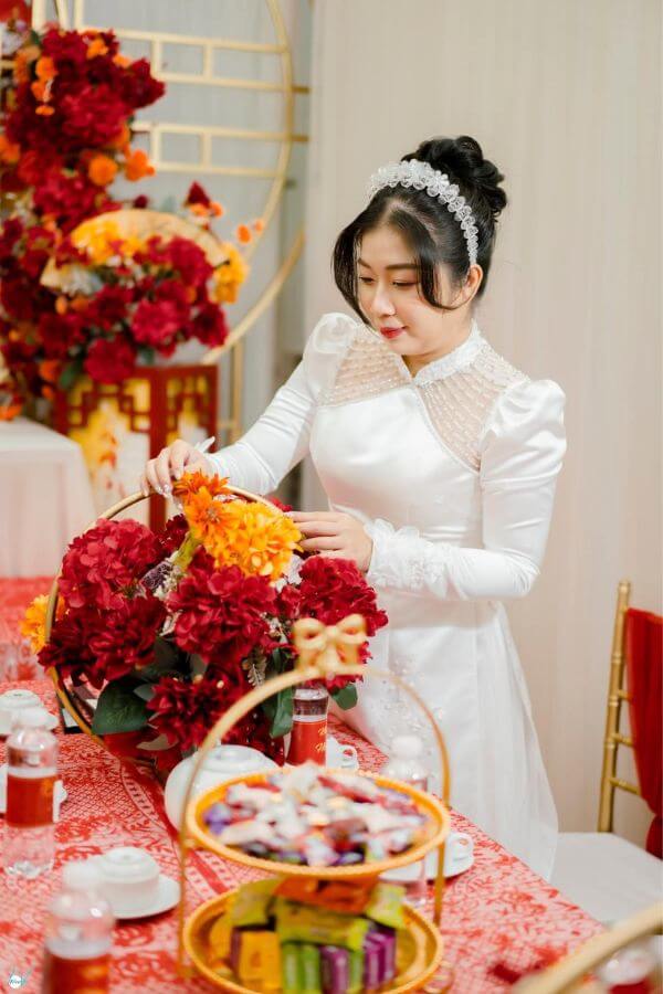 Áo dài truyền thống màu trắng