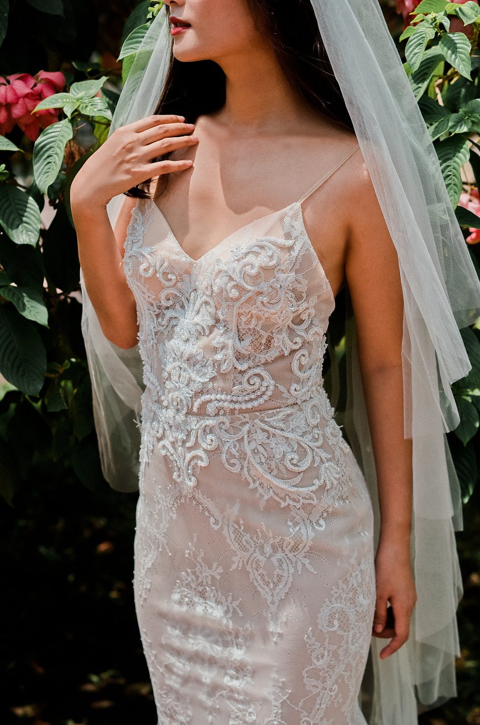 áo cưới 2 dây màu nude