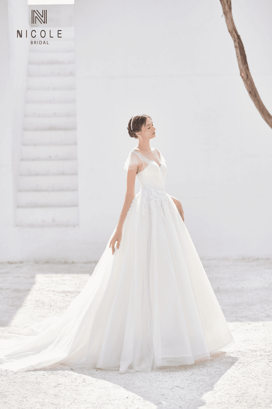 mua-vay-cuoi-online-nicole-bridal
