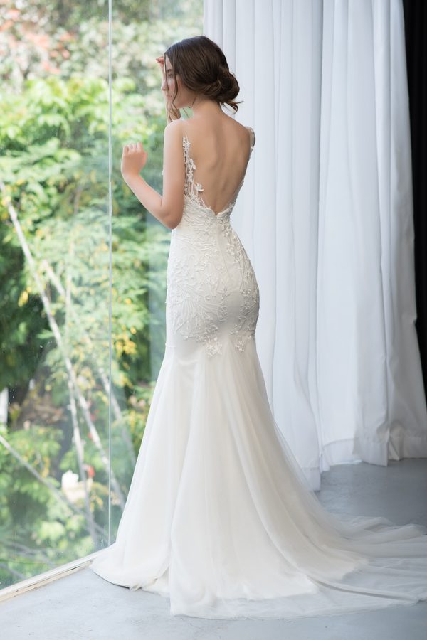 áo cưới đuôi cá hở lưng