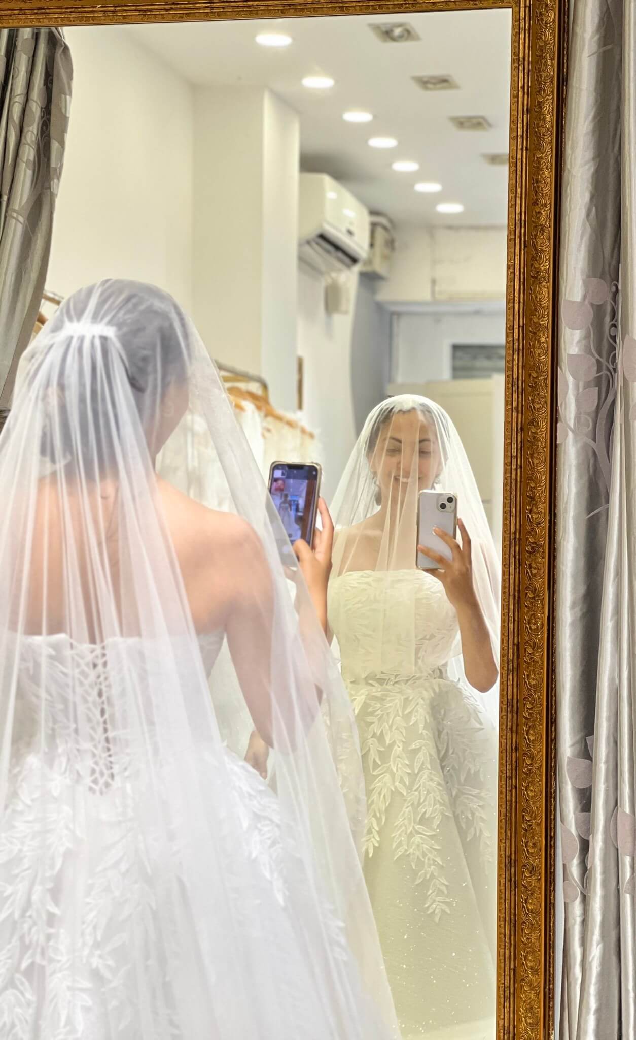 thử váy cưới hình 1