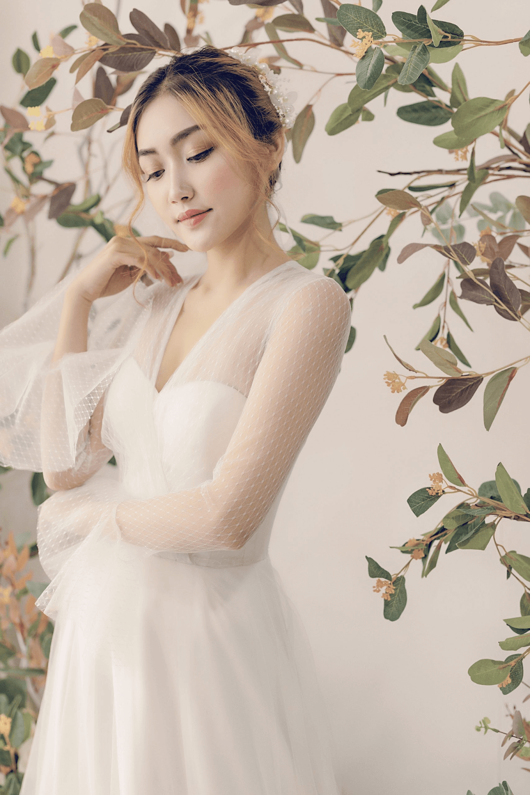 V-neck wedding dress