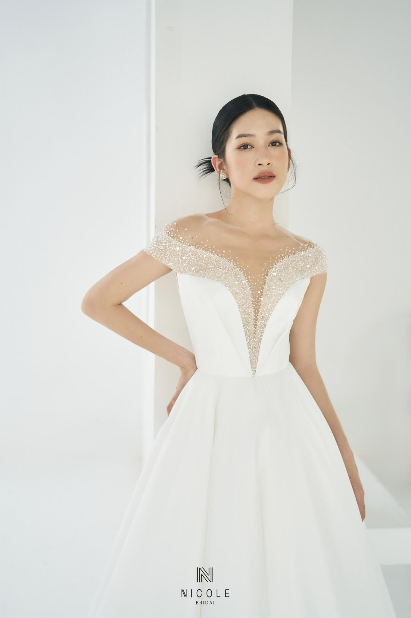 váy cưới cô dâu có bắp tay to 4