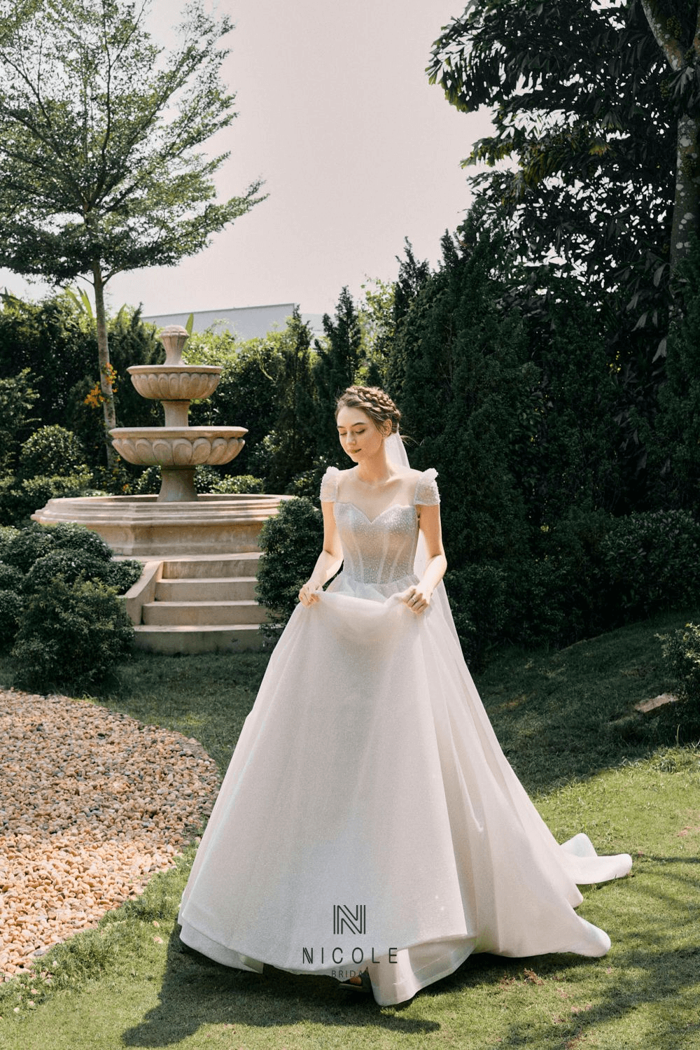 váy cưới đính hạt hình 8