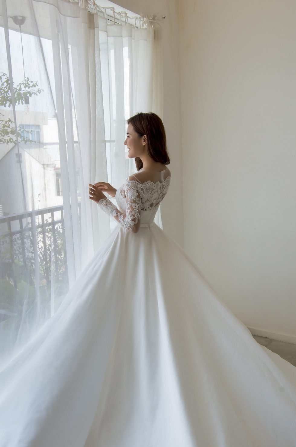 Bạn gái Phạm Xuân Mạnh khoe ảnh váy cưới đẹp lung linh, chú rể cũng đã sẵn  sàng 
