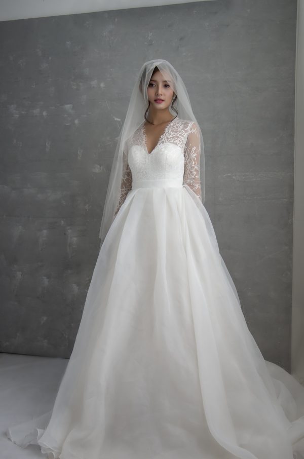 Những kiểu dáng váy cưới giúp che khuyết điểm hoàn hảo cho cô dâu mập Aocuoithietke_nicolebridal_rachel2-600x906