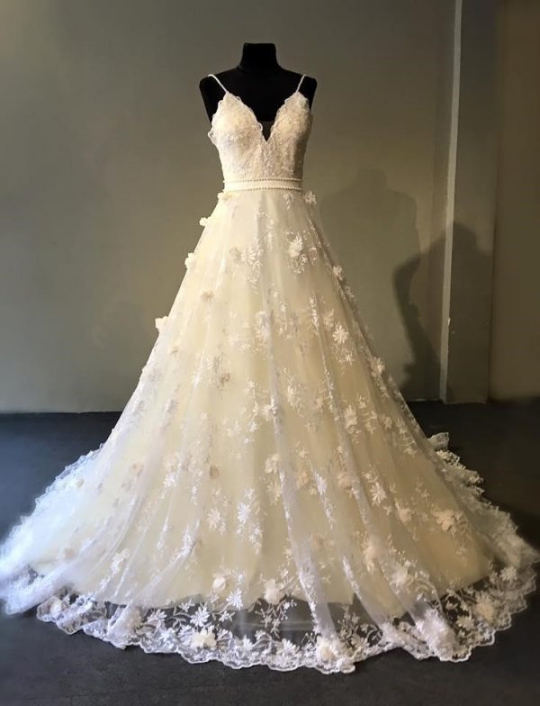Những kiểu dáng váy cưới giúp che khuyết điểm hoàn hảo cho cô dâu mập Ao-2-day-cho-co-dau-map-600x784