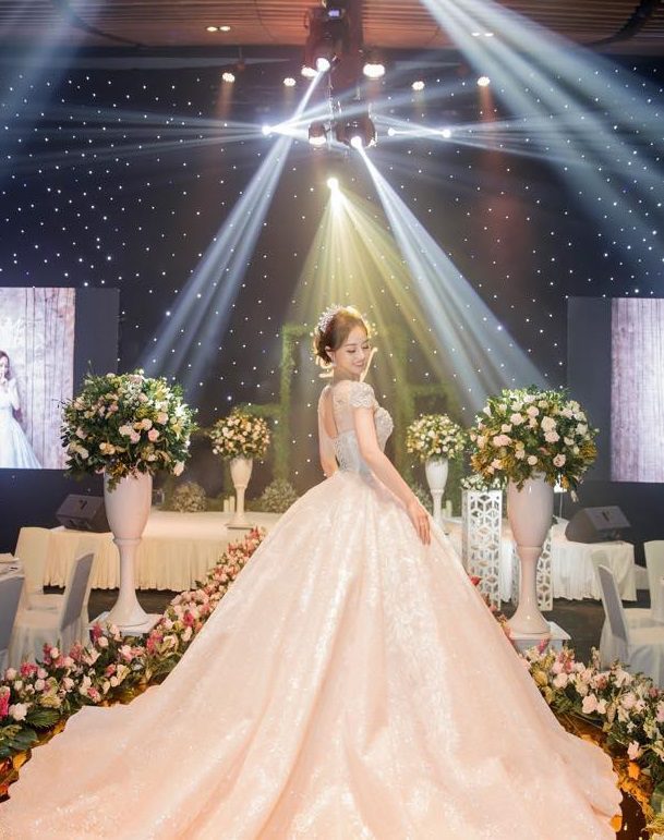 Thiết kế váy cưới Joli Poli sang trọng, tinh tế