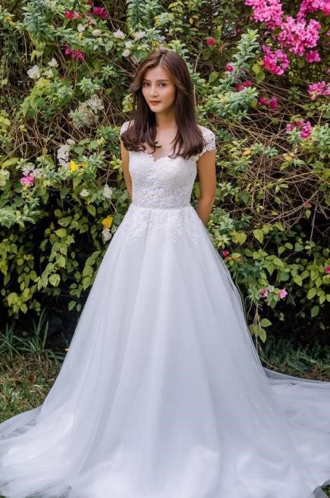 áo cưới đứng đắn, lịch sự