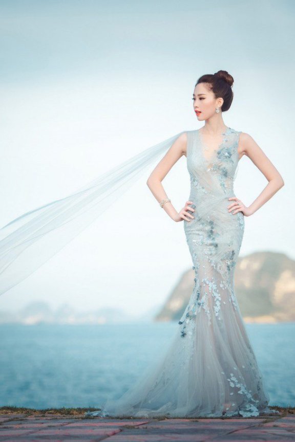 áo cưới đuôi cá màu xanh