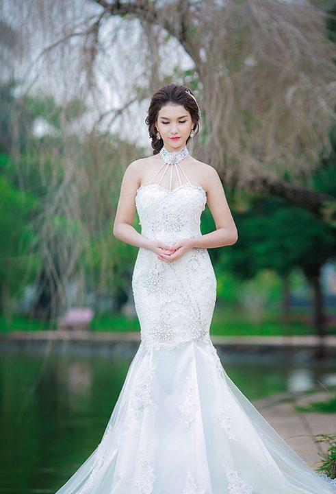 áo cưới đuôi cá cổ yếm đẹp