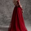 váy cưới đỏ hở lưng