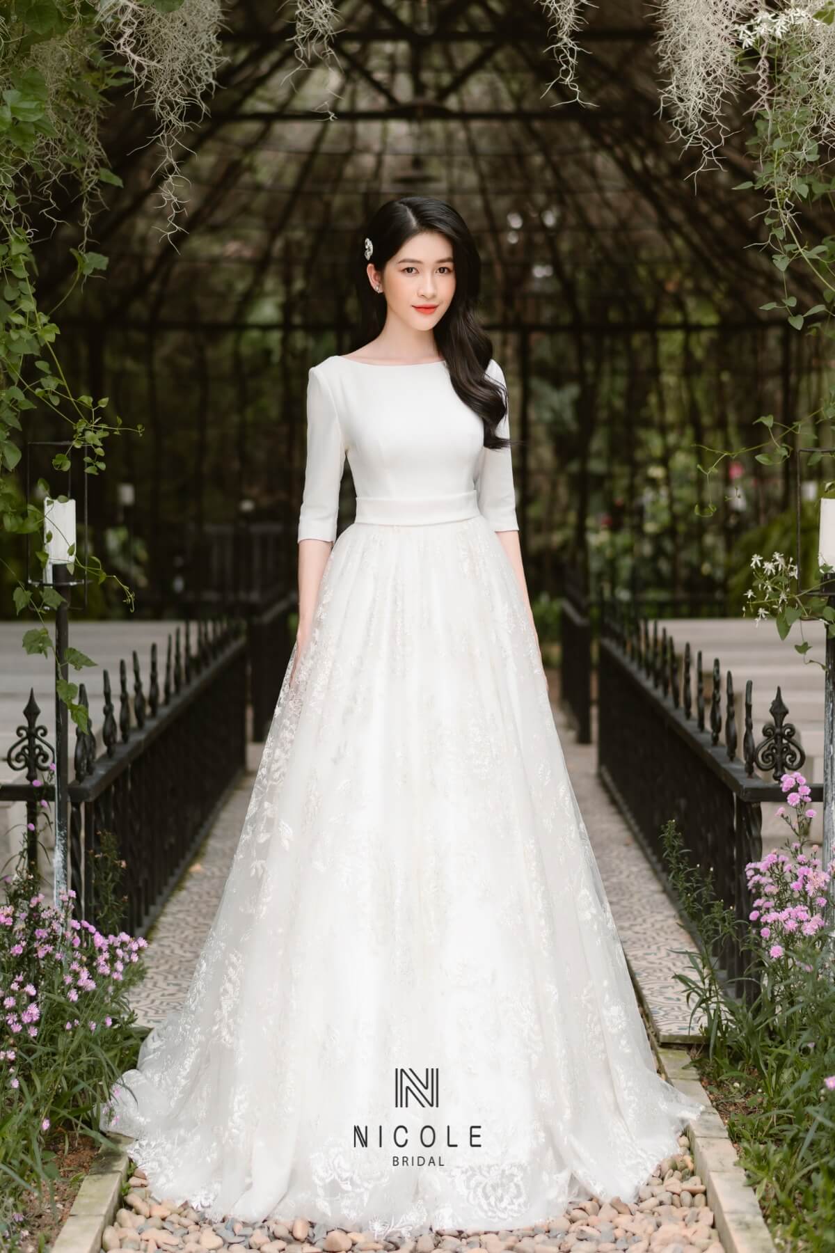 Váy cưới cổ cao giành cho cô dâu kin đáo màu trắng tay dài mã 113 | Shopee  Việt Nam