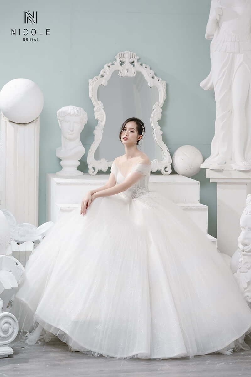 Váy cưới trễ vai công chúa trending  Tu Linh Boutique