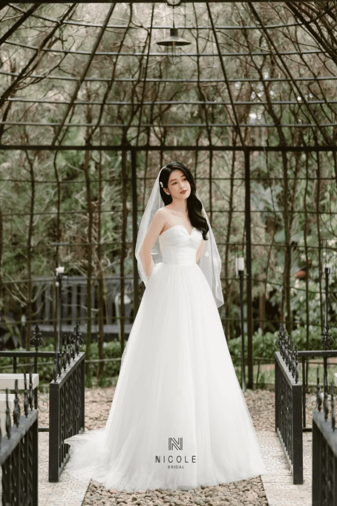 Cô dâu mặc váy cưới đẹp nhất Vbiz gọi tên Đỗ Mỹ Linh, diện bộ nào xuất sắc  bộ đó