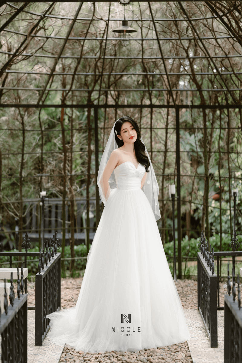 25 mẫu Váy cưới đơn giản sang trọng cho mùa cưới 2023  Nicole Bridal