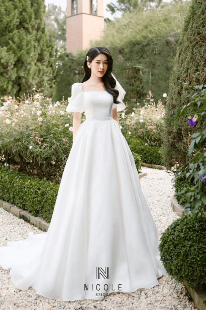 Xu hướng váy cưới đơn giản lên ngôi năm 2023  VÁY CƯỚI CAO CẤP LINH NGA  BRIDAL
