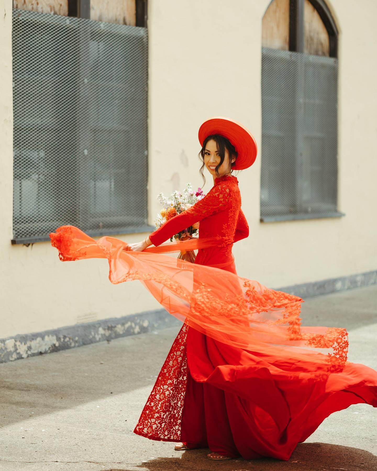 Áo dài cưới màu đỏ - Hình 3