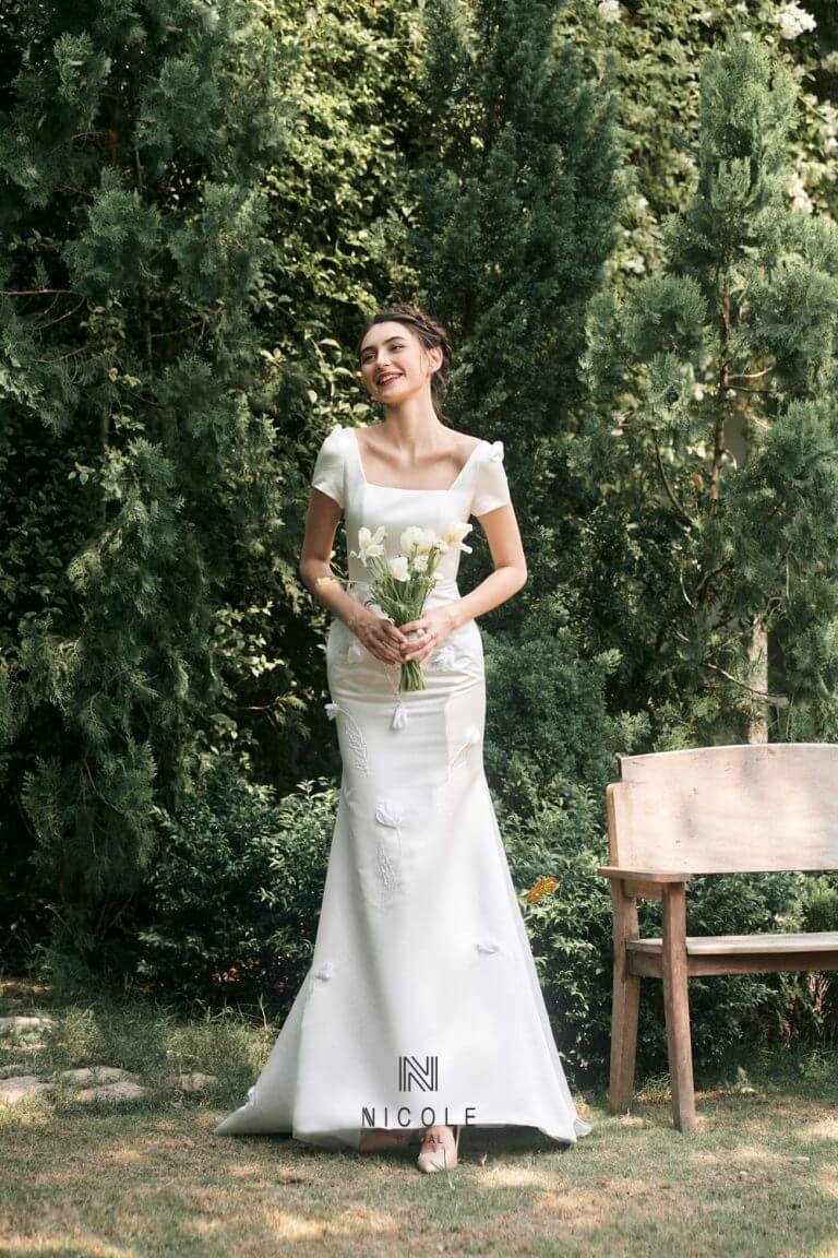 Nicole Bridal - Váy cưới cổ vuông hình 1
